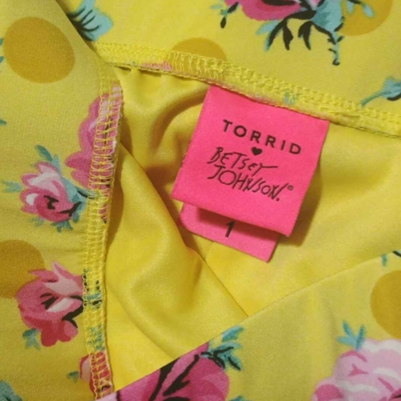 torrid Dresses & Skirts - Torrid Betsey Johnson Yellow Floral Skirt And Shrug Sz 1 And Sz 1 Pink Blouse